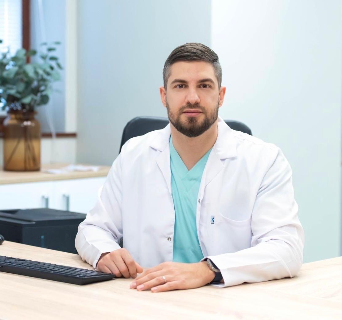 PROFESIONALISM Medicul care a schimbat ortopedia la Carei: dr. Adrian Kurta, pionierul chirurgiei artroscopice moderne