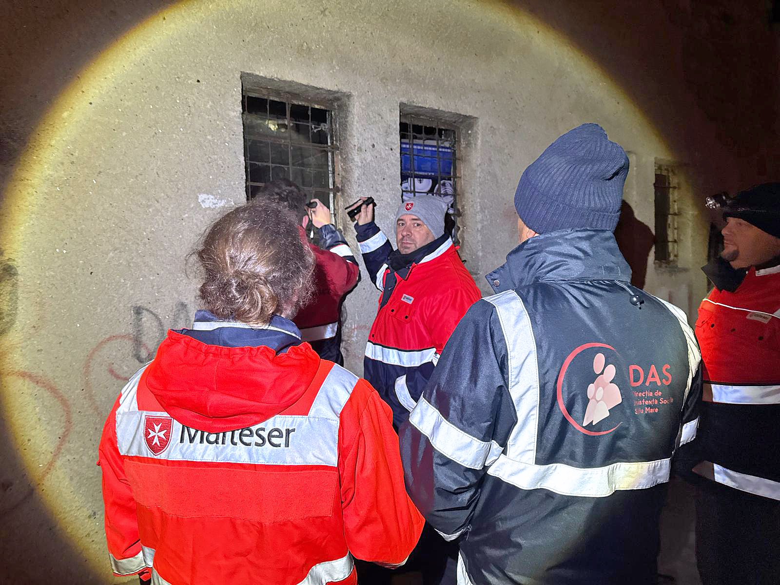 SOLIDARITATE Echipele de intervenție, pe teren noapte de noapte la Satu Mare. Persoanele fără adăpost, sprijinite în ger