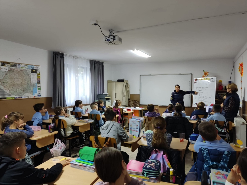 “Siguranța nu este un artificiu!”: polițiștii sătmăreni au demarat  un nou proiect de prevenție