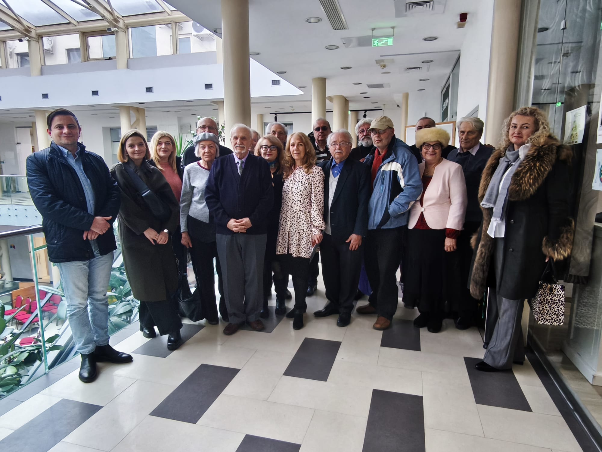 ANIVERSARE Radu Ulmeanu, la 80 de ani. Medalion aniversar la Biblioteca Județeană Satu Mare