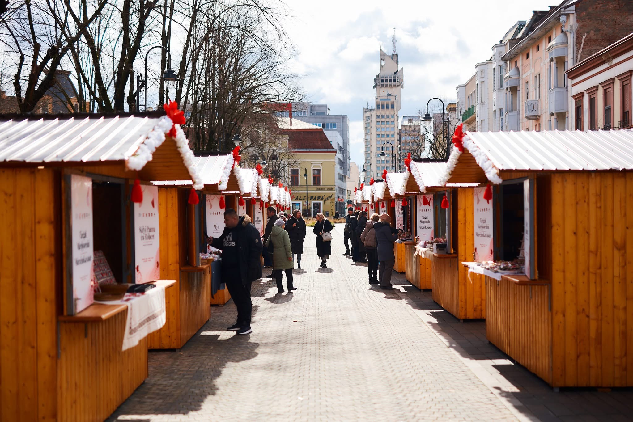 Primăvara prinde viață în căsuțele meșterilor locali