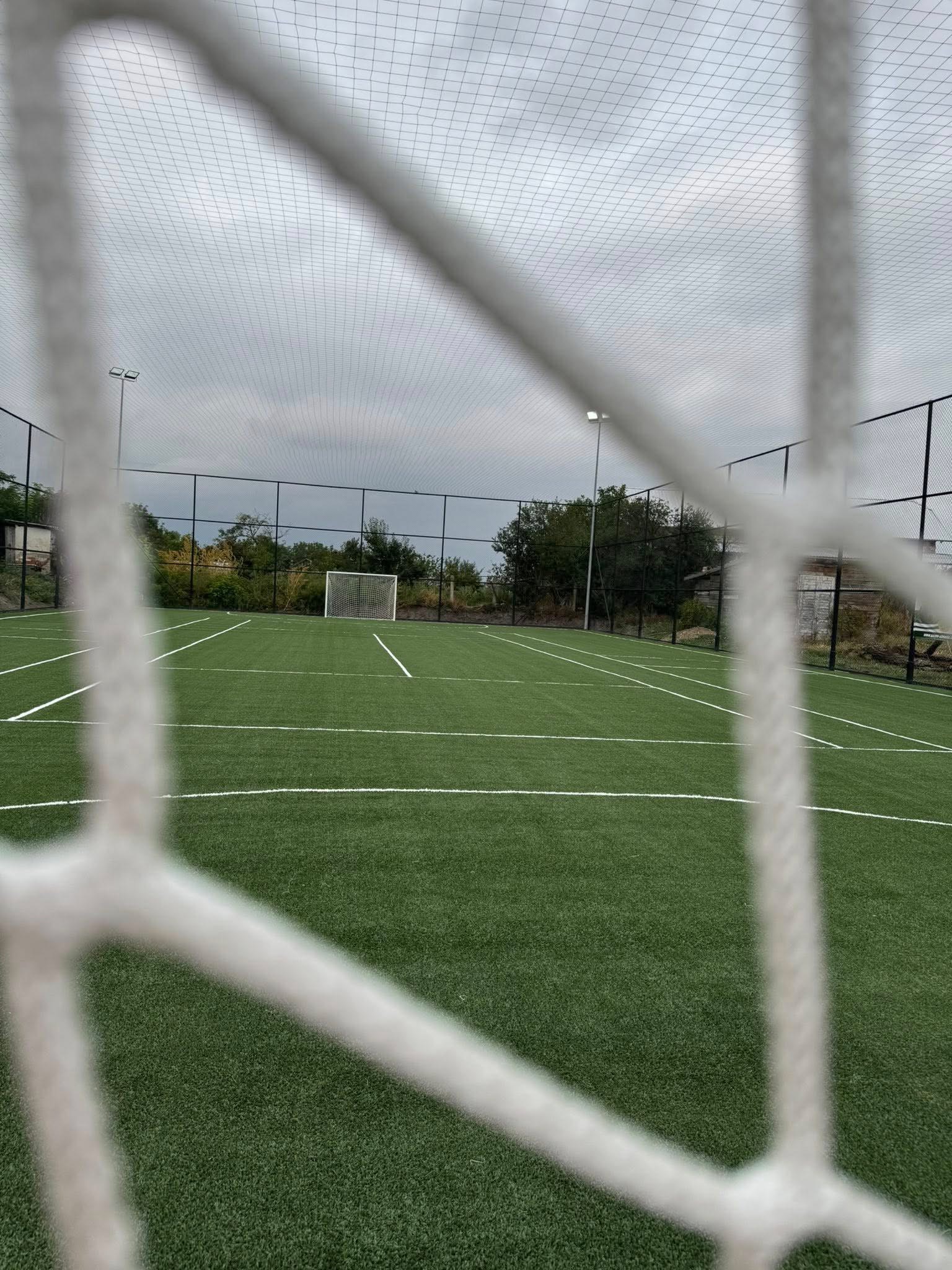 Investiție în infrastructura educațională din Sătmărel: teren de sport și loc de joacă noi