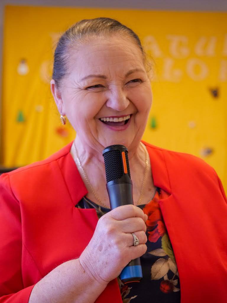 DUPĂ O VIAȚĂ ÎNCHINATĂ CÂNTECULUI OȘENESC Maria Tripon, Doamna Cântecului Oșenesc, se retrage din activitate