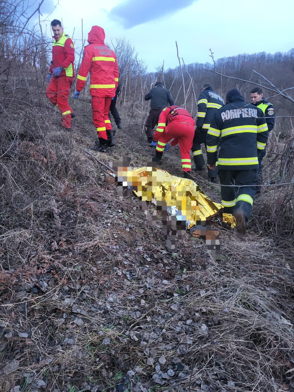 TRAGEDIE Accident grav în Țara Oașușlui: un bărbat prins sub un tractor a decedat