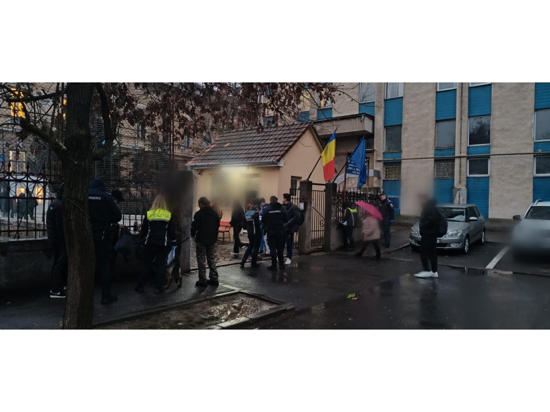 Alarmă în jurul școlilor: zeci de elevi chiulangii, găsiți în baruri și săli de jocuri