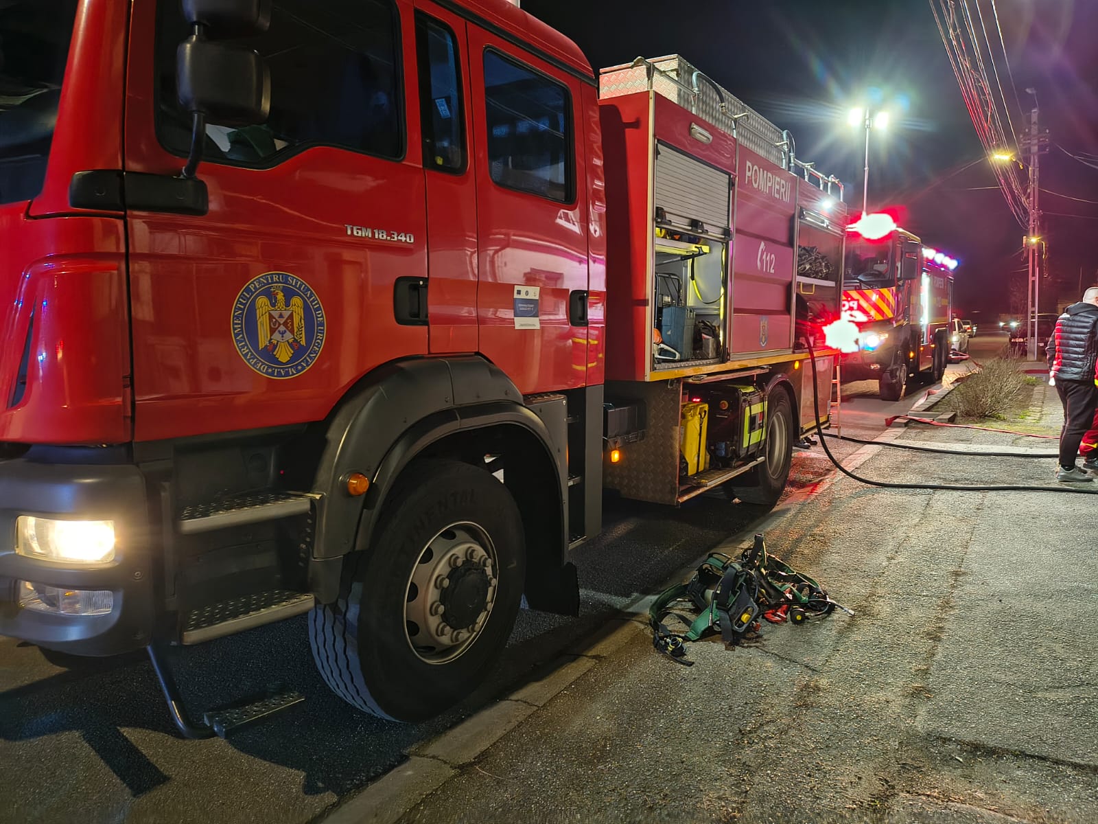 FOTO. INTERVENȚIE. Incendiu la acoperișul unei locuințe din municipiul Satu Mare