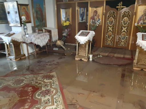 URGENȚĂ. Biserică din Satu Mare, inundată. Nivelul apei a depășit 35 cm în interiorul lăcașului