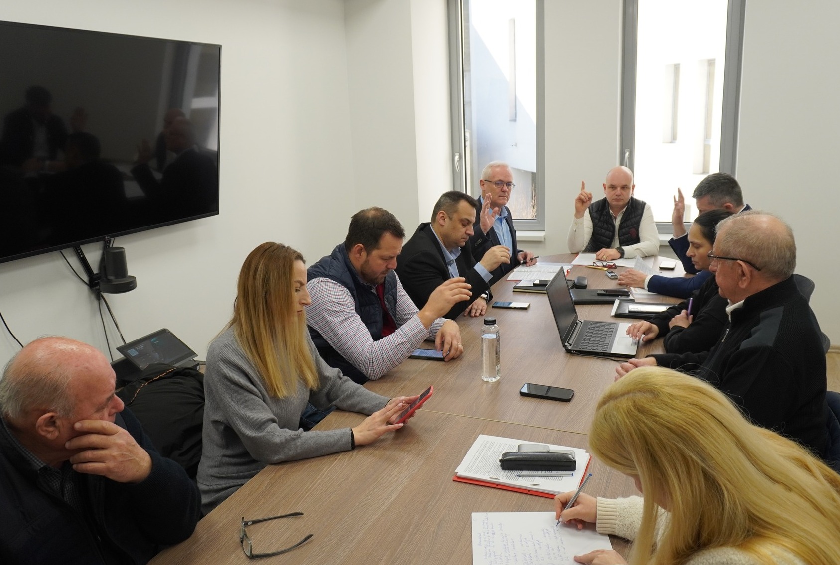 PROPRIETATE Prefectul Altfatter Tamás a condus ședința Comisiei județene pentru terenuri în Satu Mare