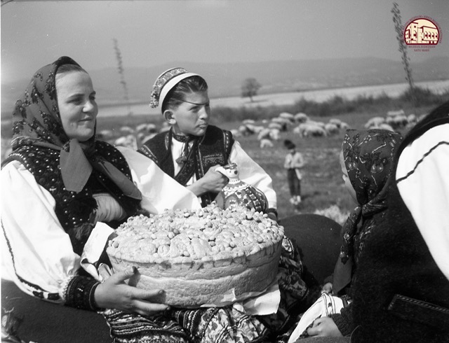 FOTO. Colacul care leagă cerul de pământ – povestea ritualului care „degustă nemărginirile”