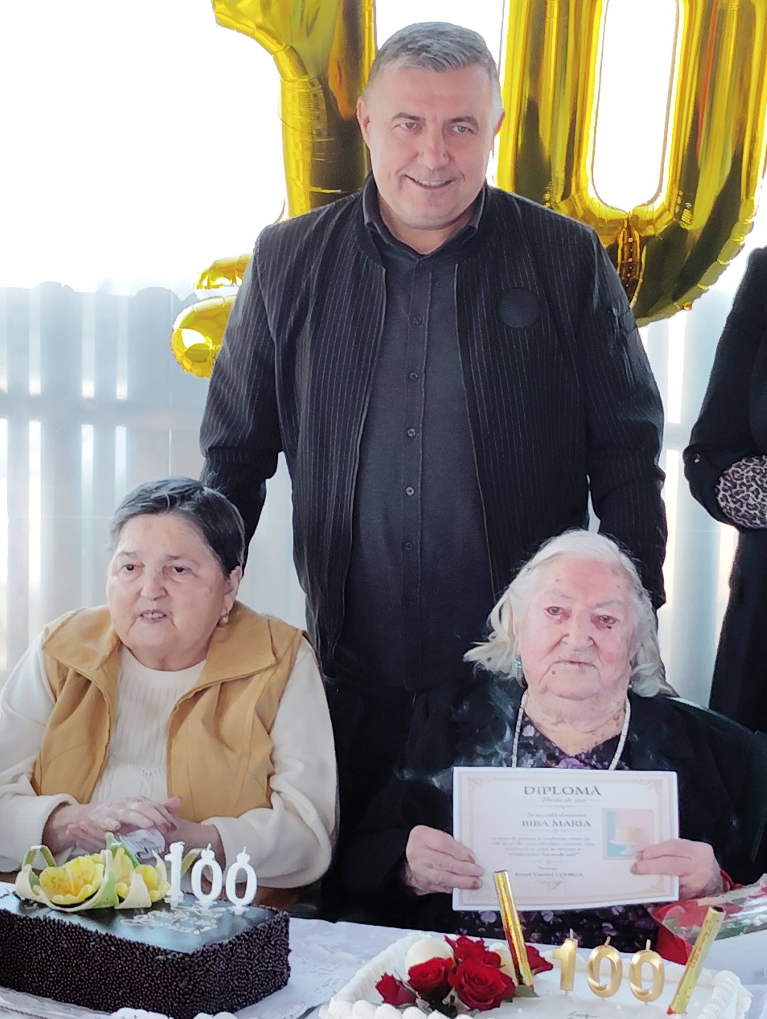 CENTENAR. Un secol de viață, sărbătorit cu emoție la Vetiș: Biba Maria a împlinit 100 de ani