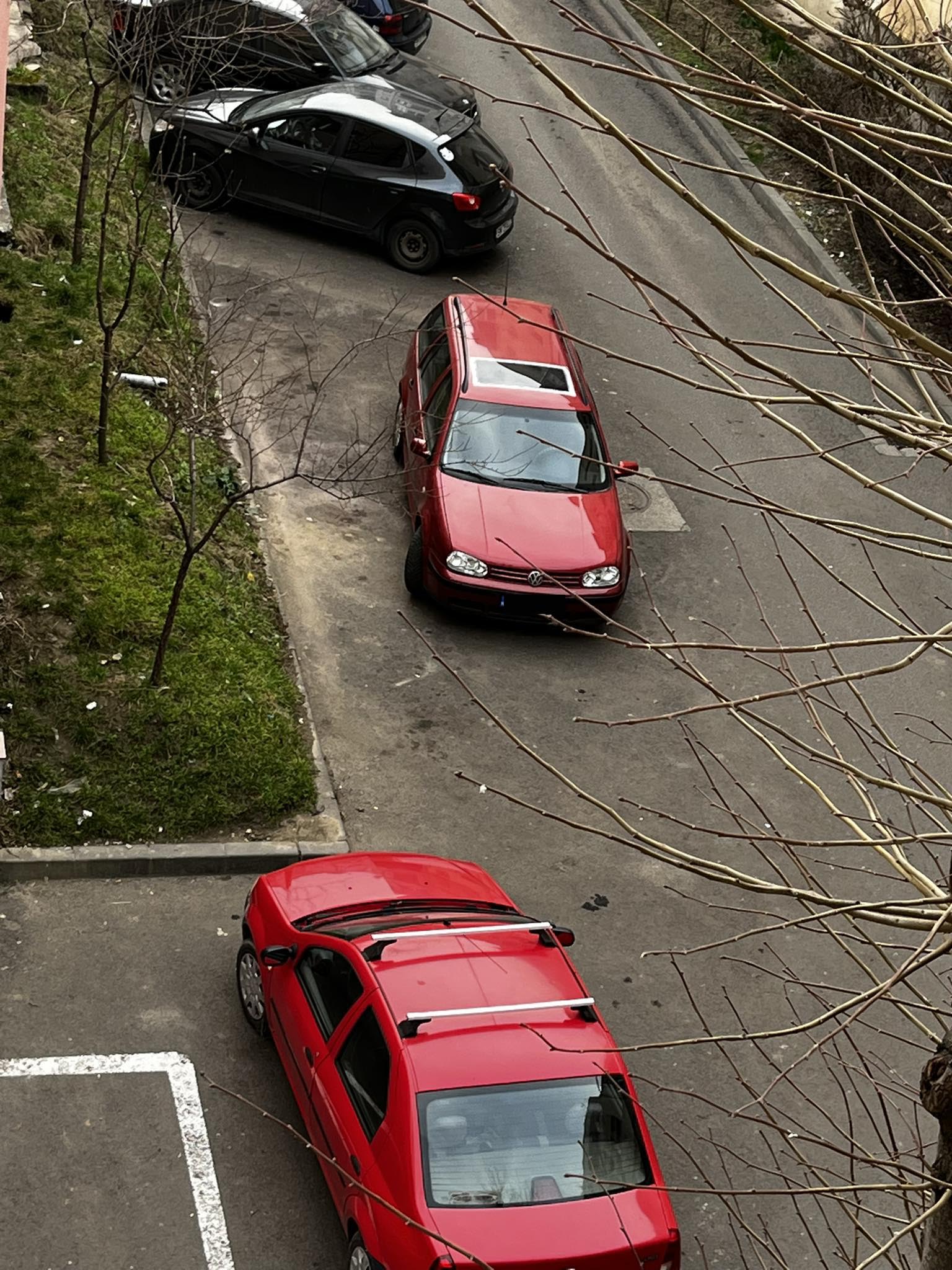 Arta parcării „strategice” la Satu Mare. Manual în trei locuri (ocupate)