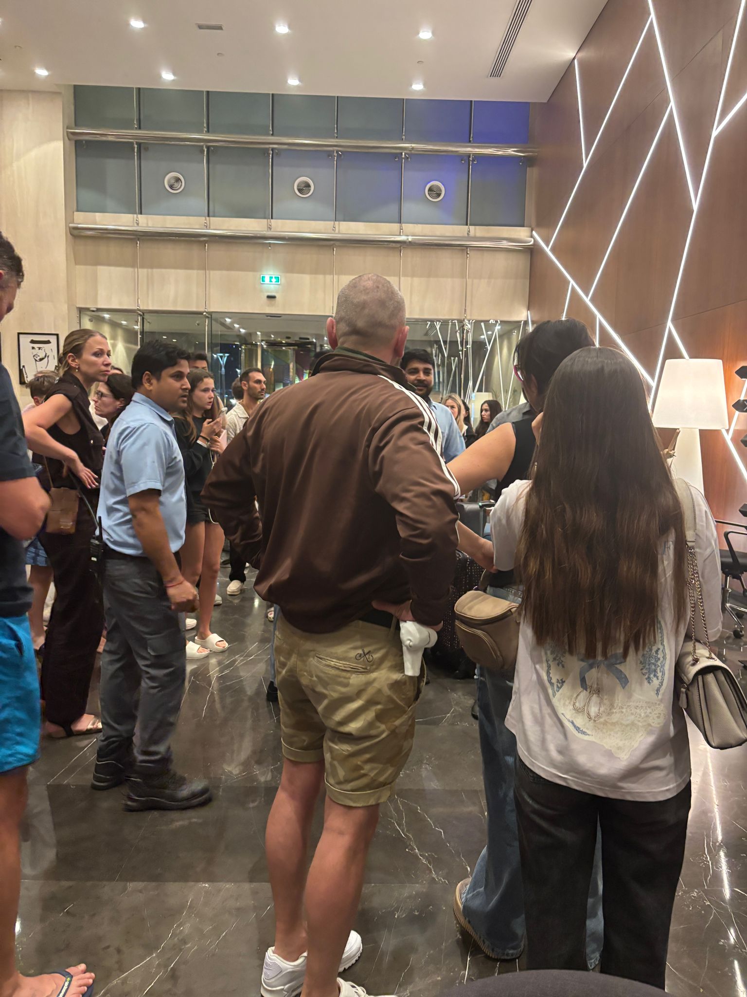 Sătmăreni blocați temporar în Dubai... Totul normal, dar au existat momente de tensiune în noaptea de sâmbătă spre duminică, după ce autoritățile au emis o alertă de securitate