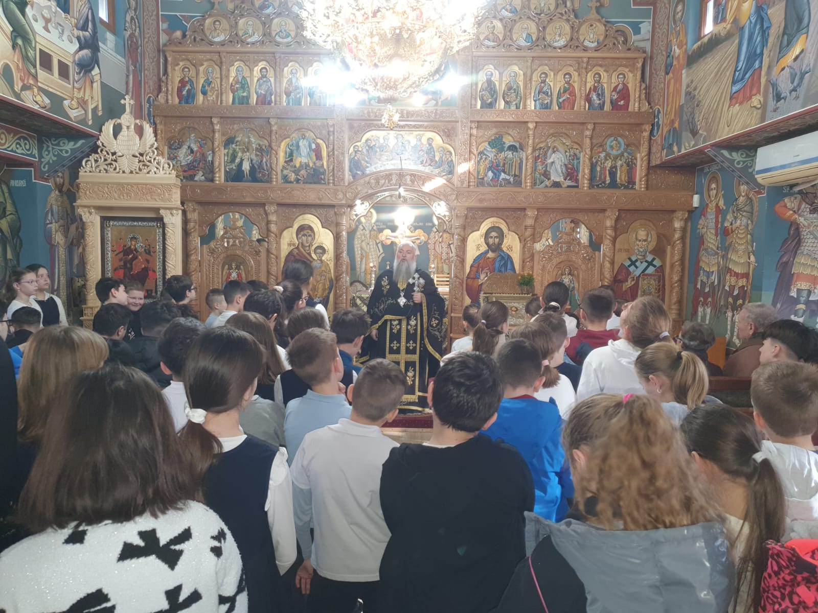 CREDINȚĂ Stareți ai Episcopiei Maramureșului și Sătmarului vor sluji în fiecare miercuri din Postul Mare la biserica Liceului Ortodox