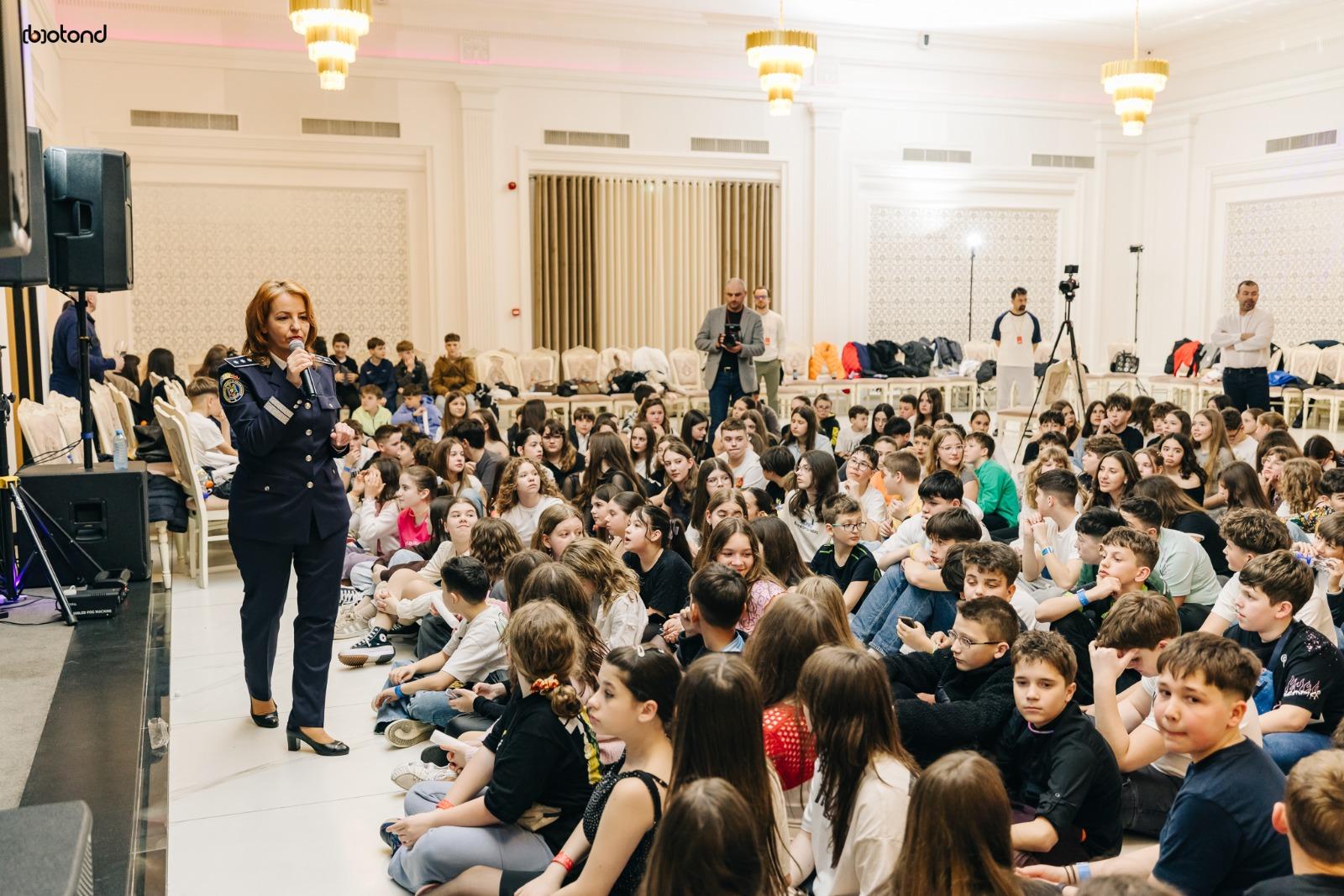 ,,Scoate violența din anonimat!”  Mesajul polițiștilor pentru 300 de elevi înscriși în  Programul Educaţional Loga Dance School
