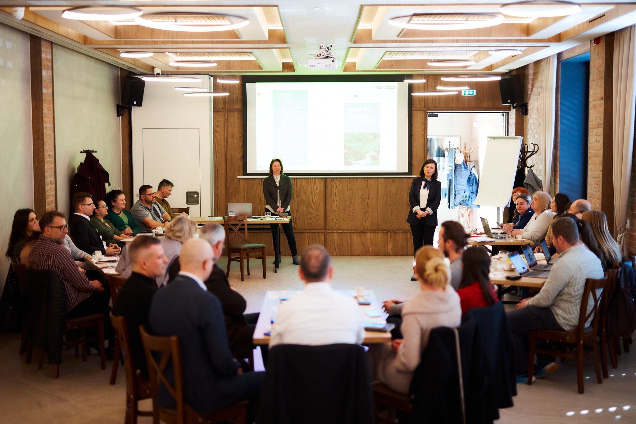 CULTURĂ Zile dedicate dialogului intercultural la Satu Mare: workshop-uri și proiecte transfrontaliere în cadrul CulturRO-Hub