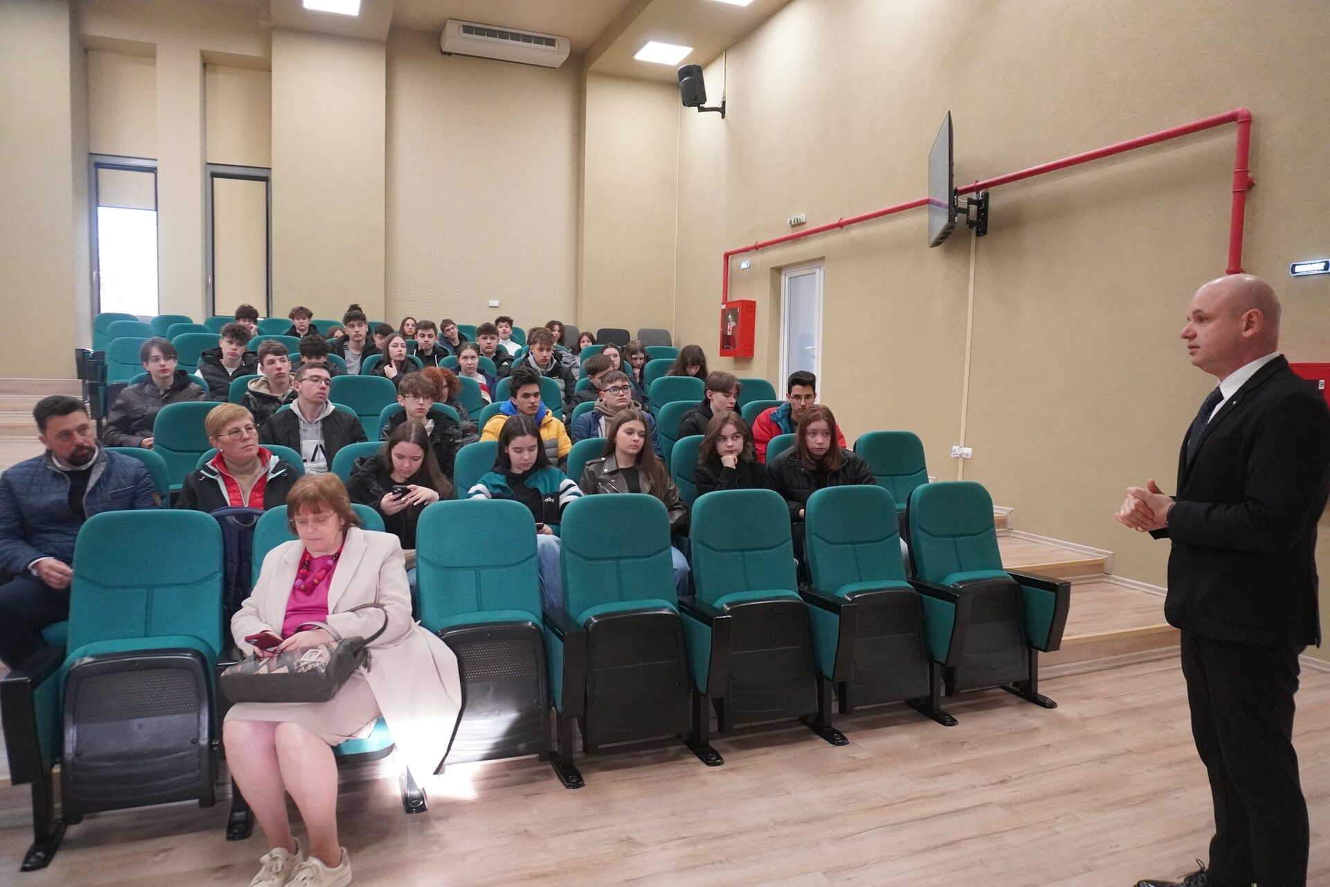 ADMINISTRAȚIE Ziua Porților Deschise la Instituția Prefectului, lecție de administrație pentru elevi